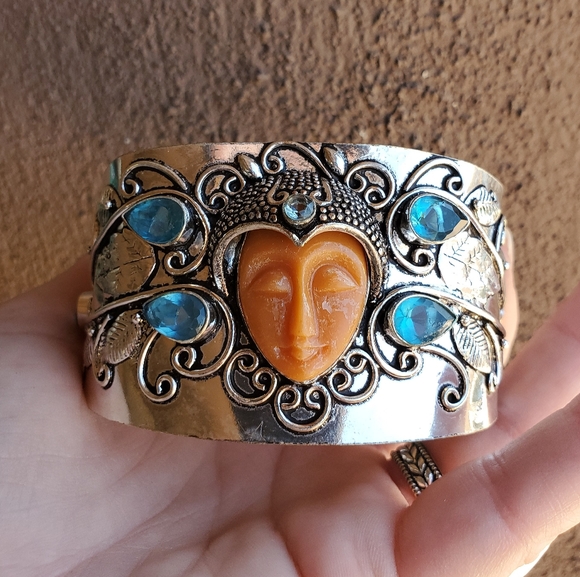 New Oversized Carved Goddess Face Blue Quartz 925 Silver Bracelet. - Picture 8 of 12